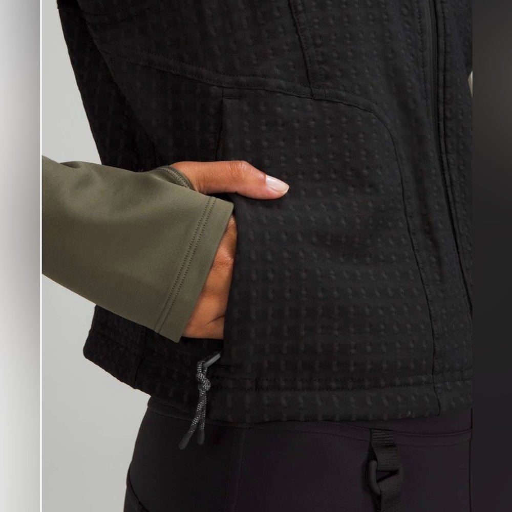 NWOT Lululemon Water-Repellent Fleece Hiking Vest Black - Picture 2 of 9